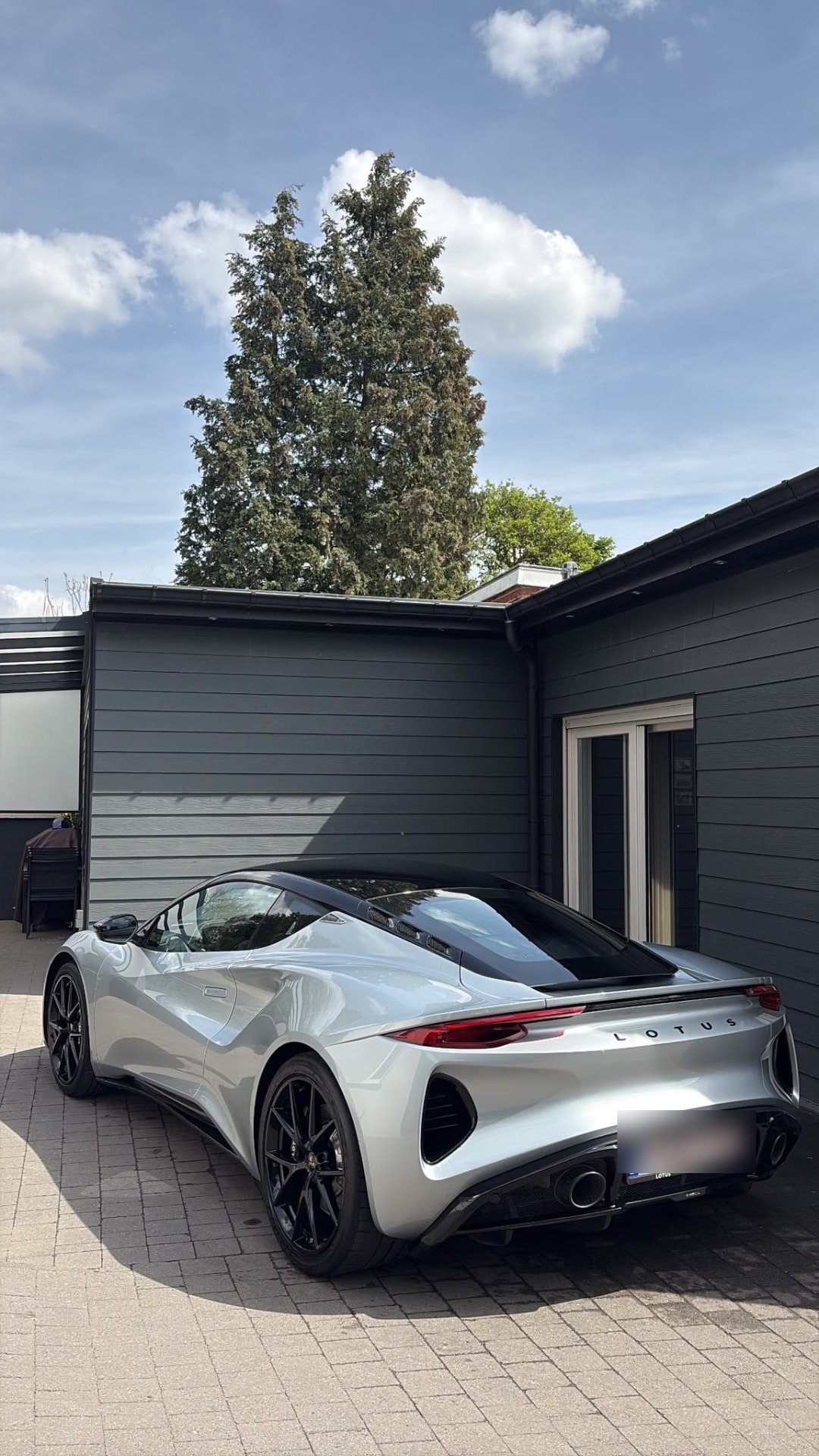 Lotus Emira après un detailing extérieur à domicile