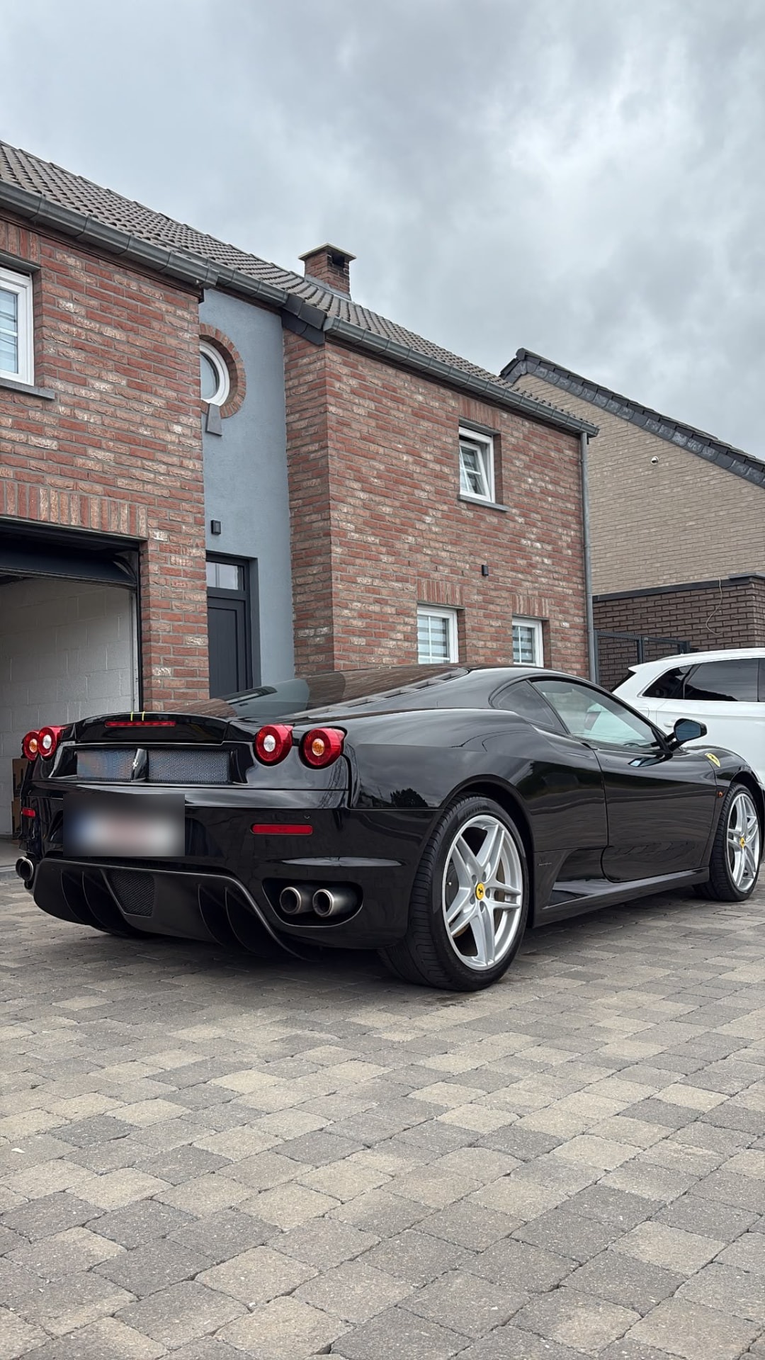 Ferrari F430 noire après un detailing extérieur complet